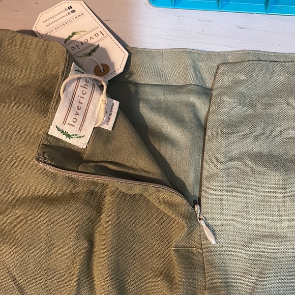 Green skirt - Picture 3 of 8